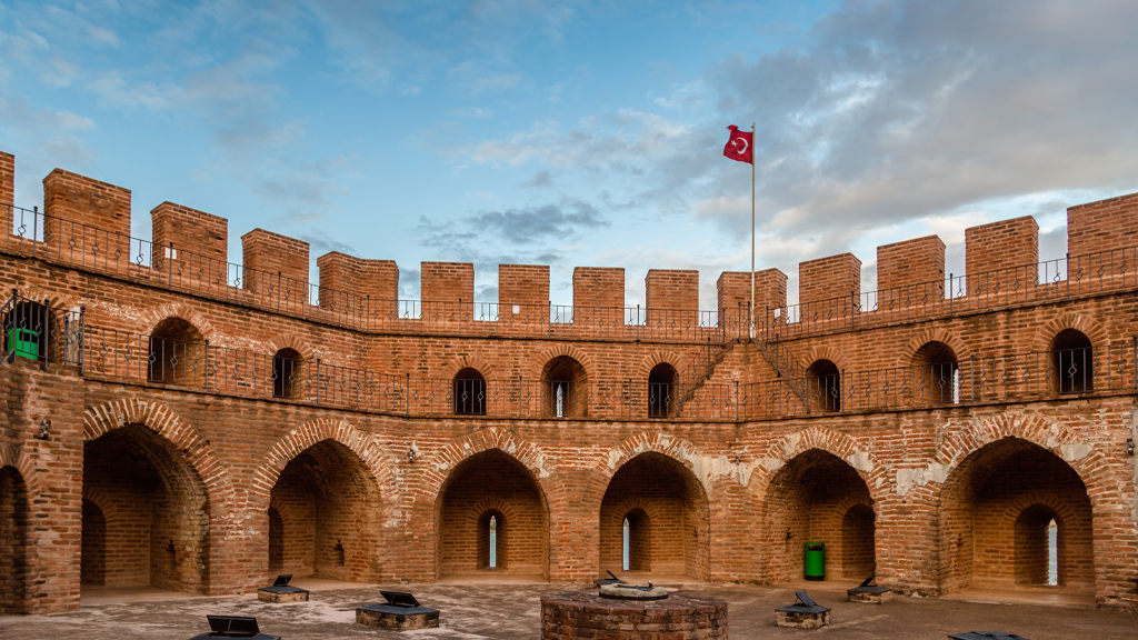 Antalya'da Zaman Yolculuğu, Tarihi Harikaların Peşinde!